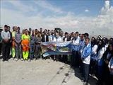 در دومین روز از هفته سلامت، پاکسازی نمادین محور مواصلاتی خسروشاه، ایلخچی از پسماندهای پلاستیکی انجام شد